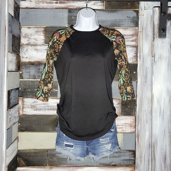 LulaRoe Randy Baseball Tee Top 3/4 Length Sleeves - Picture 1 of 6